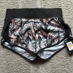 Women’s size small NWT Under Armour running short